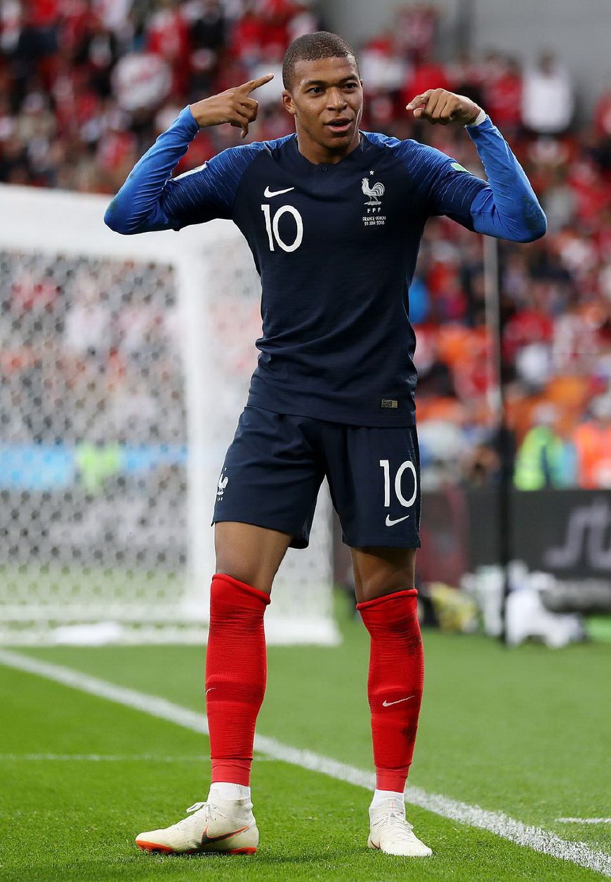 王大雷晒和女儿一起跳舞的视频，韦世豪：有点卡哇伊了（王大雷分享与女儿共舞短片，韦世豪留言：有点萌）