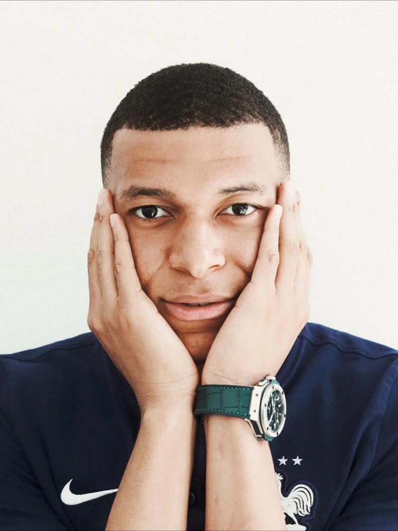 本泽马：皇马如今没有能指出问题的领袖，前场巨星们缺少牺牲（本泽马直言：皇马缺少敢指出问题的领袖，前场巨星缺乏牺牲精神）