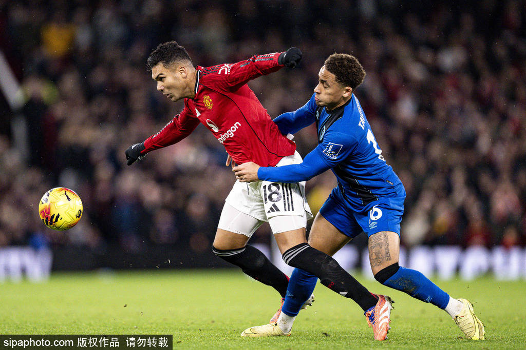 孔萨：凯恩给球队设立标准，那自然而然会激励我们（孔萨：凯恩树立团队标杆，激励全队自发奋进）