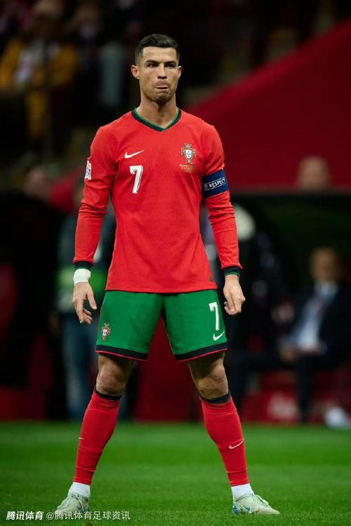 皇马青训小将获征召！18岁天才后卫冲击一线队，卡马温加伤愈归队（皇马召入青训新星：18岁后防才俊力拼一线队，卡马温加伤愈回归）