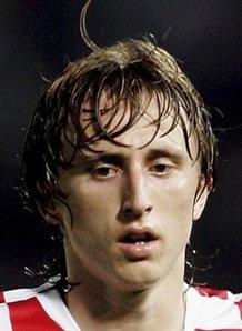 马卡：皇马患有“姆巴佩依赖症”，进攻模式重复且单一（马卡报：皇马过度依赖姆巴佩，进攻套路单一且缺乏变化）