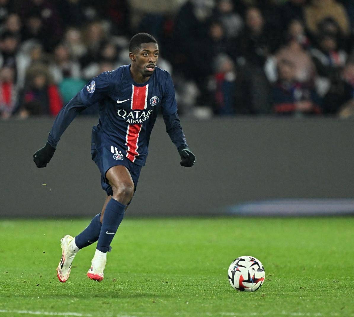 太阳报：麦克托米奈领意甲最佳球员奖，被女友透视着装抢风头（太阳报：麦克托米奈加冕意甲最佳，女友透视造型抢尽风头）