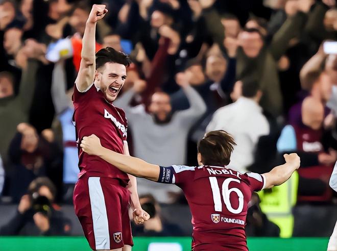 父亲：圣地亚哥从未讨论过离开的可能性，他在米兰很开心（父亲：圣地亚哥从未提及离队，他在米兰过得很开心）